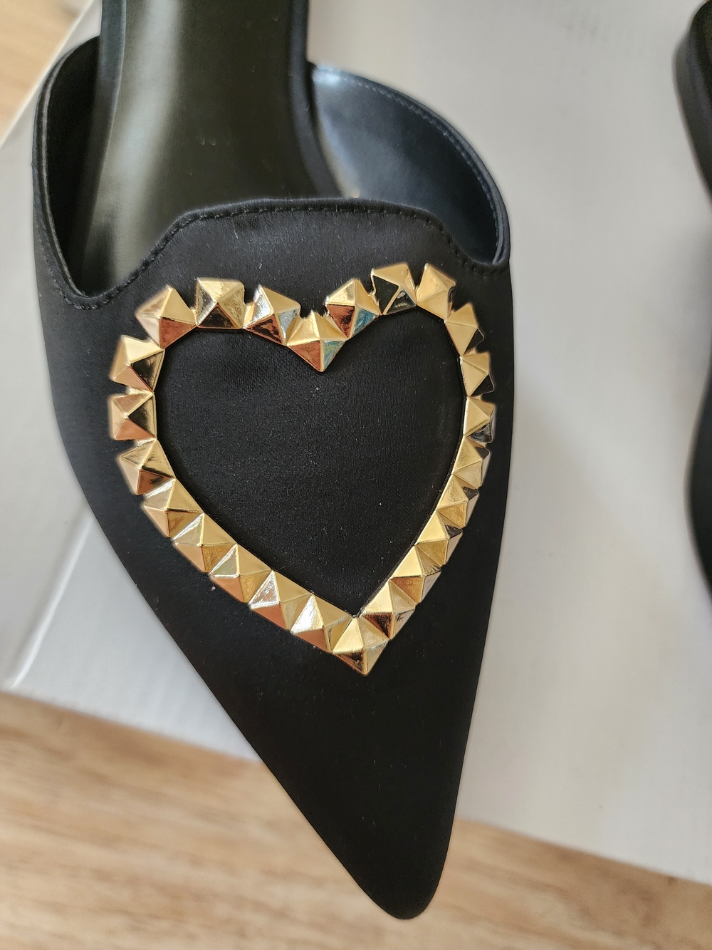 AAJ by Aminah Aviva Heart Black Gold Pointed Mules 6.5 - Picture 3 of 8